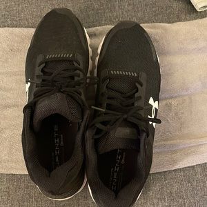 Under Armor- HOVR Infinite